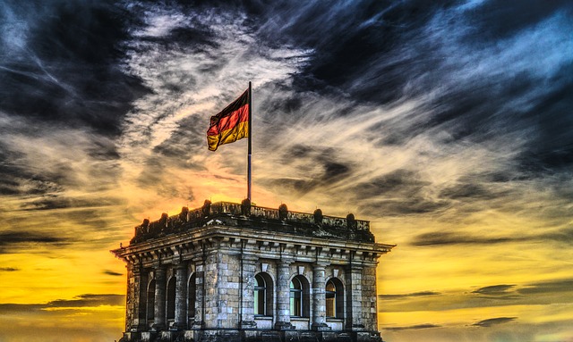 německá vlajka na střeše.jpg